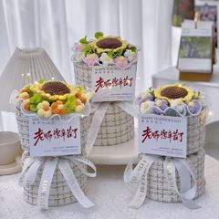 卒業シーズンのニットの毛糸のバラの花束の中で大学入試は卒業を祝福します。