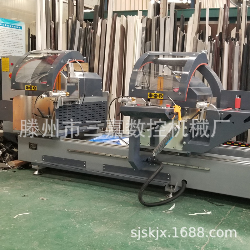 ��������˫ͷ�� ϵͳ�������Ŵ�550�ڰ˷�ת�ڽ�˫ͷ�и����Ͼ�