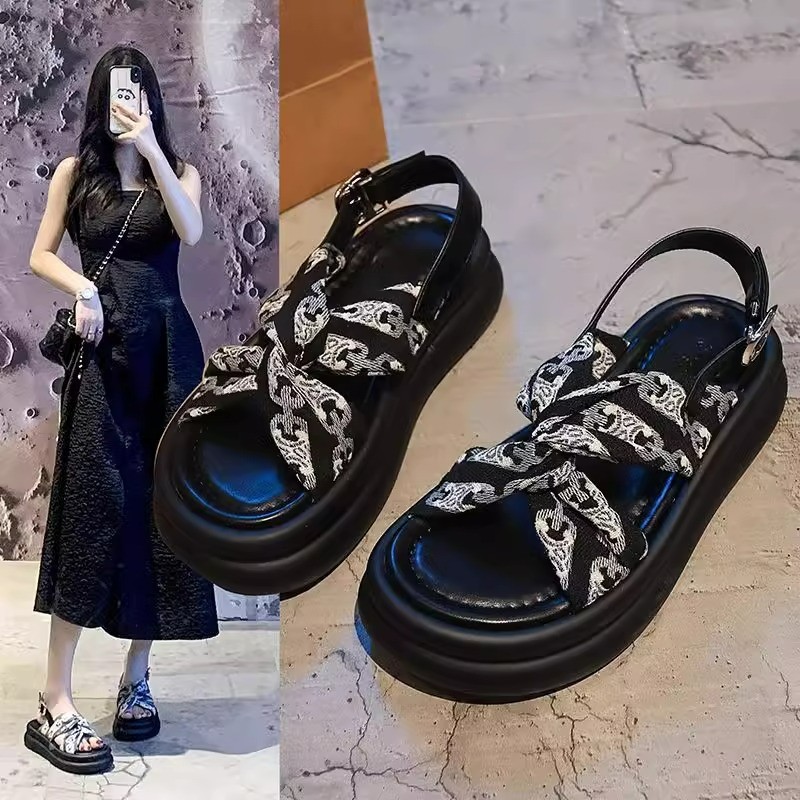 summer retro fashionable sandals platform