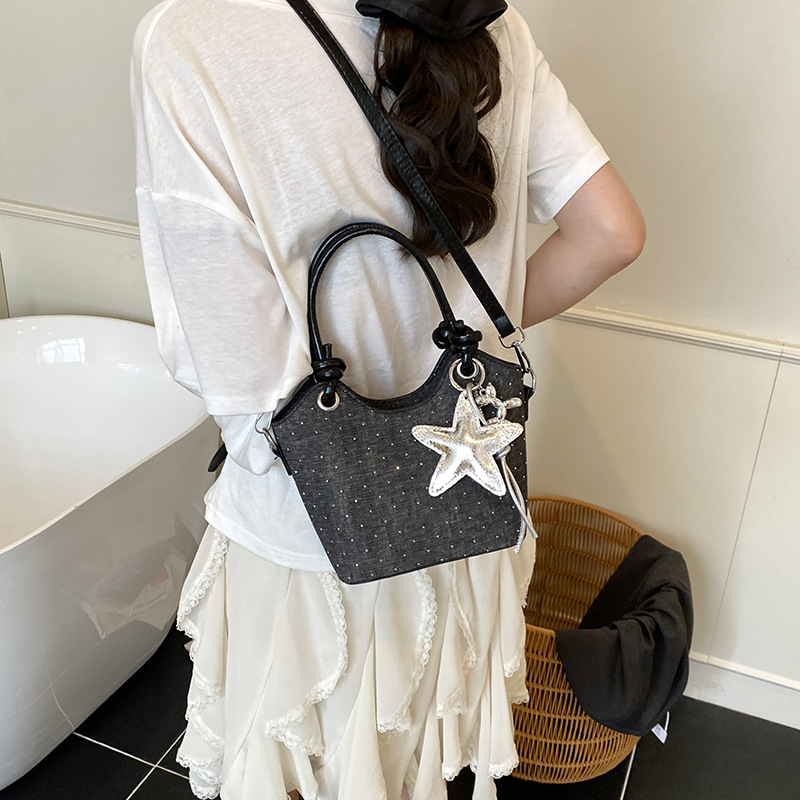 Bolsa de mano de moda coreana de estilo extranjero, bolso de mano de mujer, verano 2025, nuevo estilo universal, bolso de cubo de moda, bolso de hombro de viaje