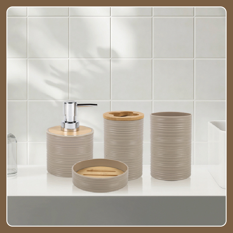 Juego de Baño de 4 Piezas con Tapa de Bambú de Plástico