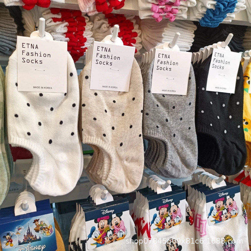 Calcetines coreanos al por mayor transfronterizos ETNA lunares rayas simples calcetines de barco estilo ins calcetines de mujer de boca baja de primavera y verano en stock