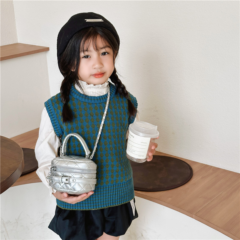 2023 Nuevo hilo bordado Chanel estilo mini bandolera de mano para niños hebilla de cinturón lápiz labial pequeño bolso de hombro al por mayor