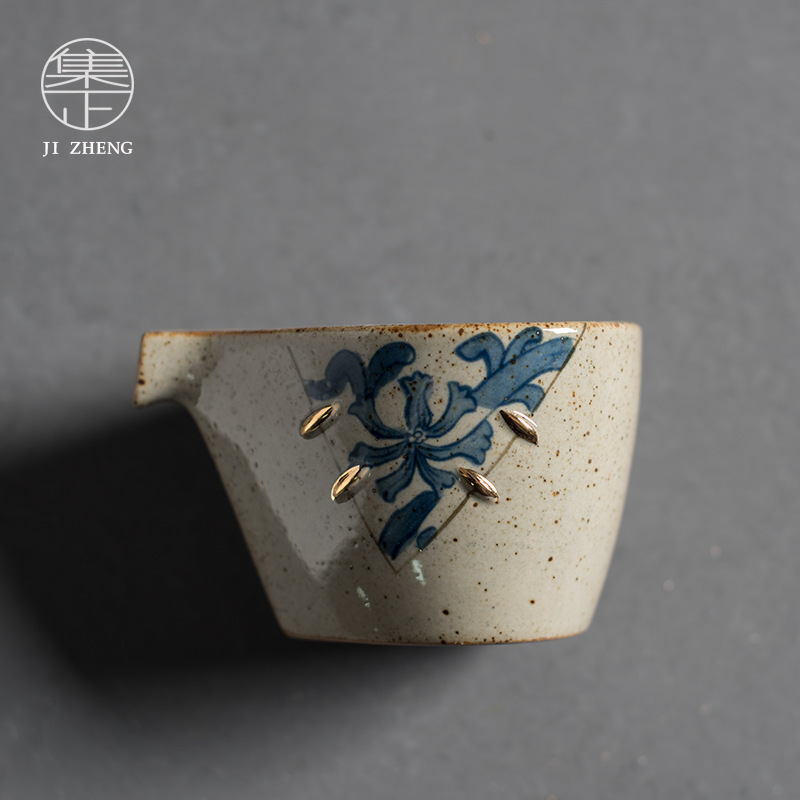 Blue And White Gold-painted Fairness Cup Japanese Antique Ceramic Tea Divider Kung Fu Tea Set Tea Ceremony Accessories Equal Cup Teapot