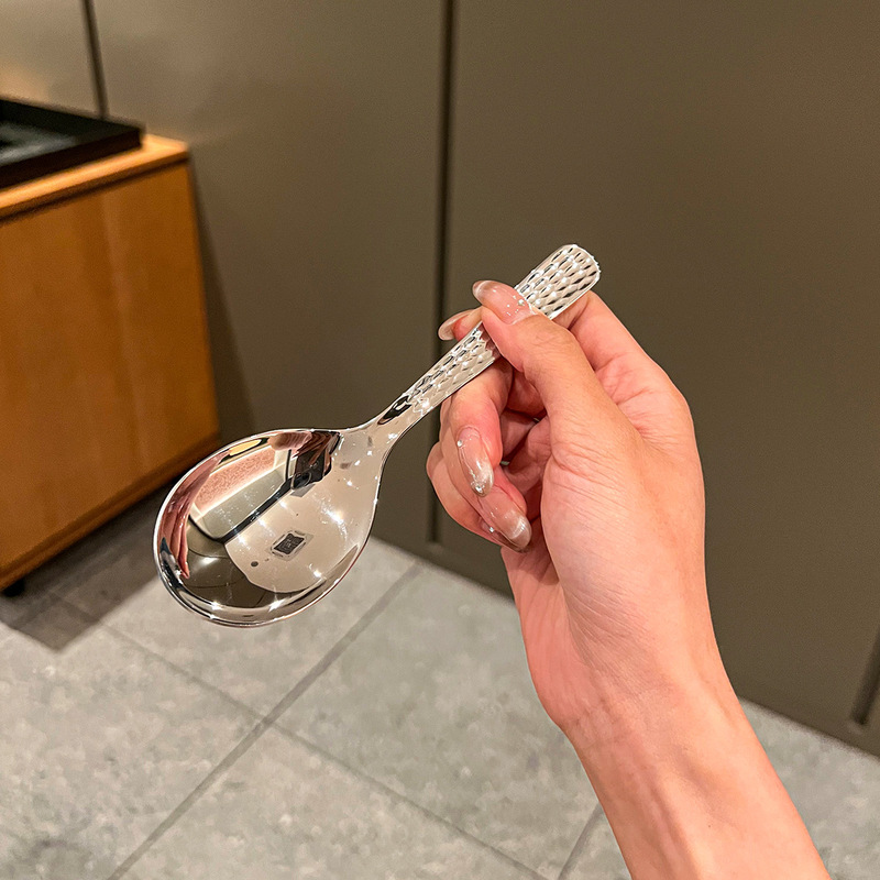 304ステンレス製の大きなヘッドスプーン、高級感のある槌目加工の深い丸頭スプーン、見栄えの良い家庭用食事と飲み物用の大きなスプーン|undefined
