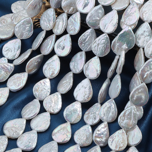 Width 13-14 * length 17-18mm Baroque natural freshwater pearl drops a string of about 22 beads