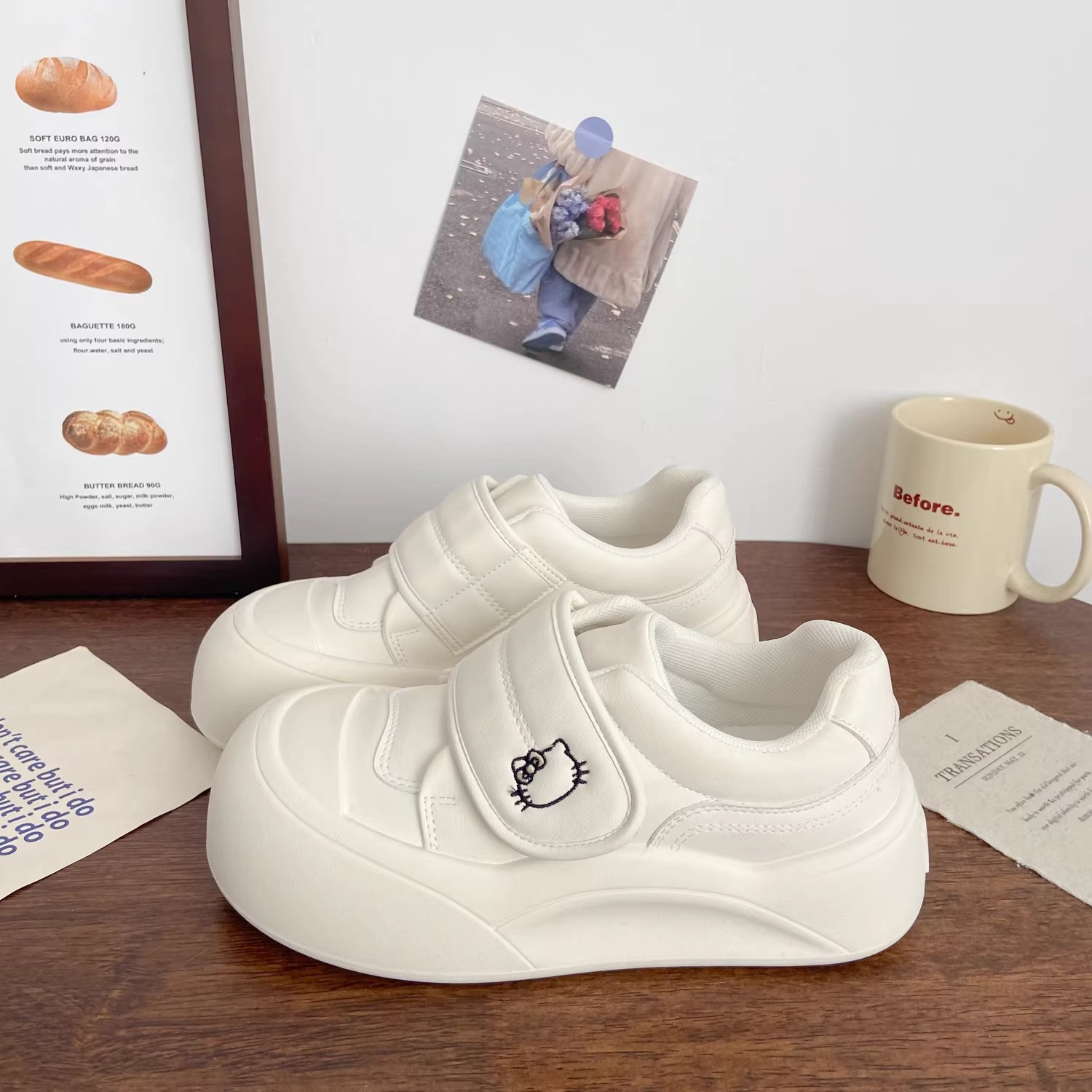 2026 primavera y otoño nuevo chic nicho coreano zapatillas deportivas casuales velcro grueso aumento de altura zapatos blancos pequeños para mujeres