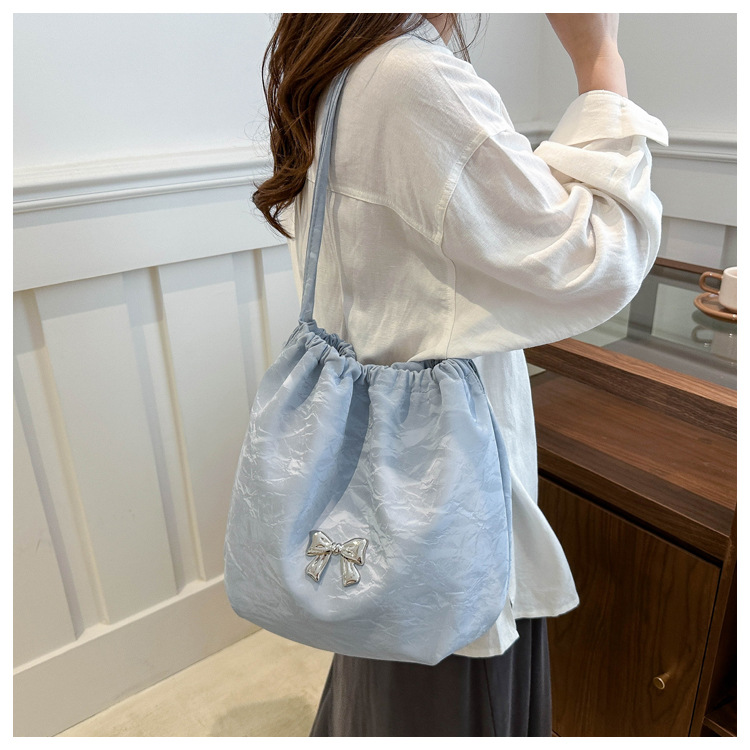 Large-capacity, elegant commuter tote bag, bow single-shoulder bag, distinctive pleated crossbody bag, 2024 new style bag trend undefined