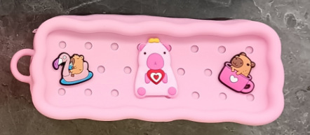 国境を越えた新しい筆袋シリコンバッグは、穴に斜めにまたがるPVCかわいいアニメDIYアクセサリー|undefined