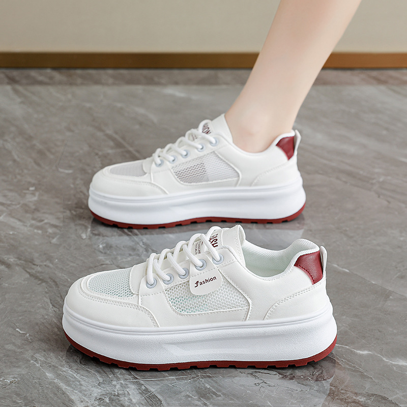 2026 nuevos zapatos de verano transpirables de malla coreana de zapatos blancos de suela gruesa zapatos de skate casuales de malla para mujeres