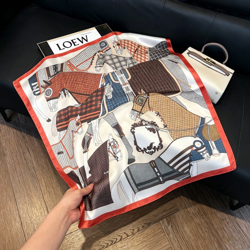 Colección 70*70 nuevo estilo bufanda de seda azul sensación de alta calidad imitación bufanda cuadrada de seda moda todo-fósforo bolsa atada bufanda de pelo