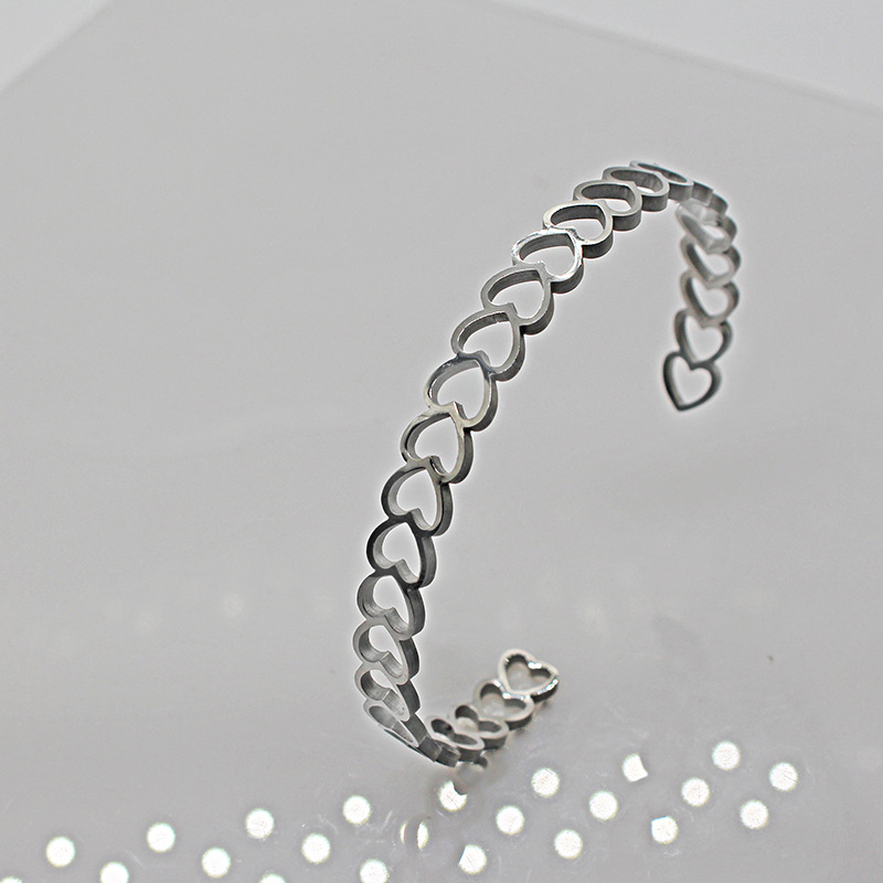 Retro Heart Shape Stainless Steel Plating Bangle 1 Piece