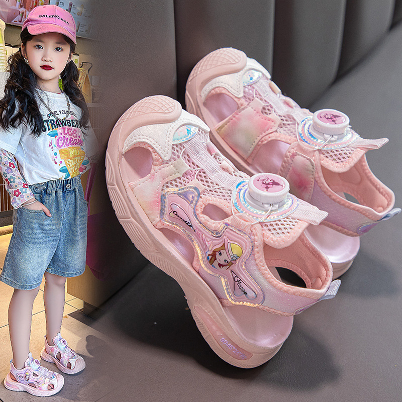 Sandalias deportivas para niñas 2025, nuevas sandalias de verano con punta cerrada y diseño hueco, zapatos de princesa con hebilla giratoria, zapatos de playa para niños image 5