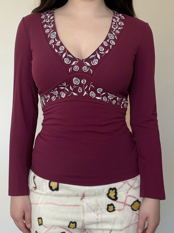 ヨーロッパとアメリカの刺繍クロスレトロスタイルTシャツ新しいVネックファッションカジュアルデザインスリムフィット長袖トップ|undefined