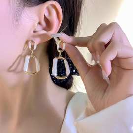 我们的当打之年谷桥同款耳环女高级感贝壳夸张耳饰气质个性耳钉潮