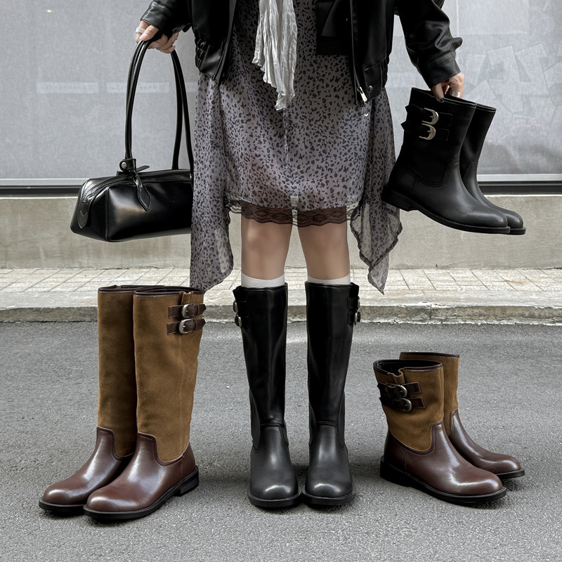 Blogger's outfit: double-buckle leather knight boots, 2026 winter collection, chunky low-heel, round-toe, genuine leather, color-blocked, high-top long boots for women Blogger's outfit: double-buckle leather knight boots, 2026 winter collection, chunky low-heel, round-toe, genuine leather, color-blocked, high-top long boots for women