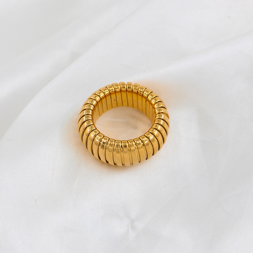 European and American trendy street photography, simple spiral pattern snake ring ring, stainless steel metal texture, fashionable men's internet celebrity ring