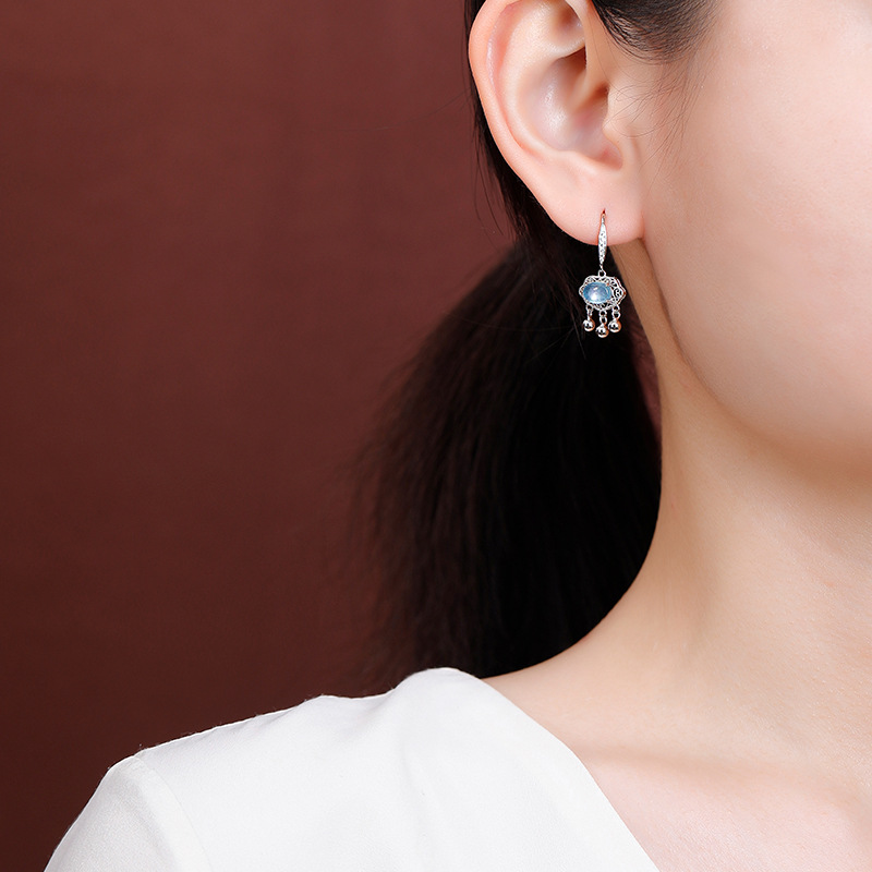 Bông tai bạc S925 hình Ruyi khóa rỗng tua rua — Một cặp