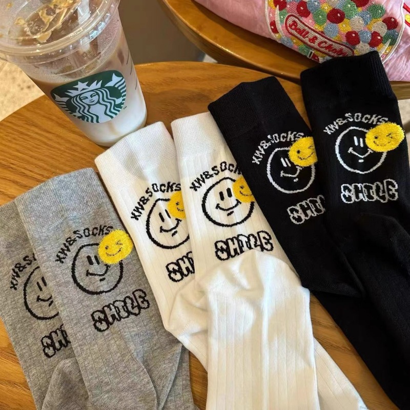 Unisex Cute Letter Smiley Face Cotton Crew Socks A Pair display picture 1