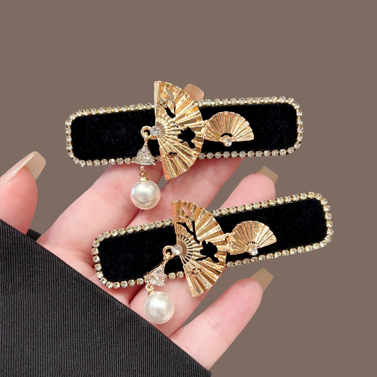 2026 Retro Folding Fan Pearl Pendant Hairpin New Chinese Style Butterfly Hairpin Bangs Clip High-End Rhinestone Side Clip for Women