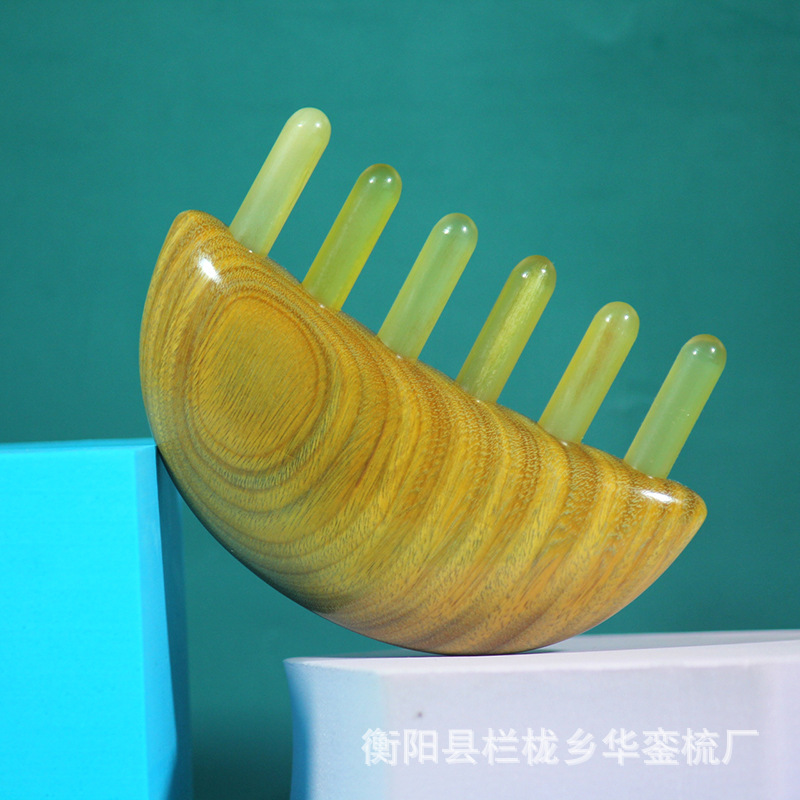 源头厂家批发绿檀木羊角按摩梳头部经络按摩梳檀木梳子檀香木梳