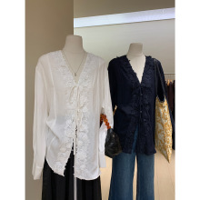 水溶蕾丝系列立体定位绣花V领绑带长袖衬衫宽松舒适棉麻法式上衣