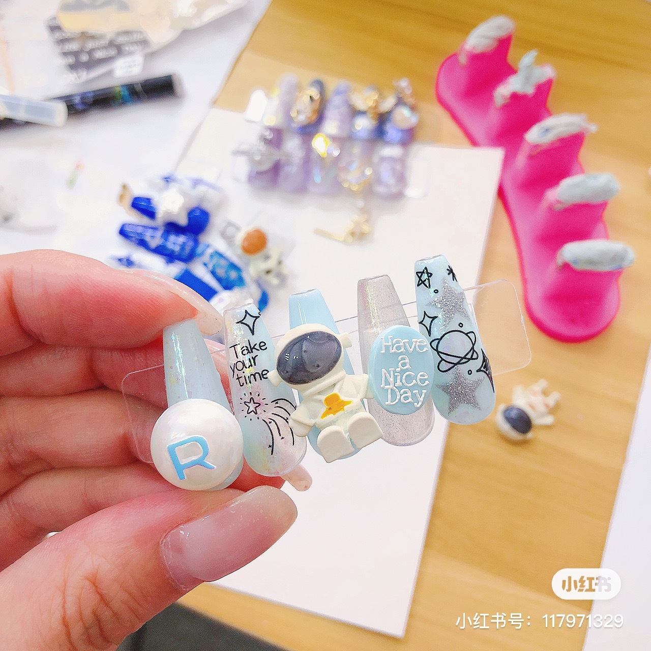 Qué es feliz planeta etiqueta engomada de uñas aviación astronauta Etiqueta de dibujos animados adhesivo satélite lindo patrón graffiti