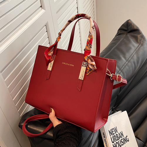 Wedding Bag 2024 High-end Small Handbag for Women, Autumn/Winter New Arrival Trendy Bridesmaid Bag, Hand-held Bag, Red, Wedding Bride Bag