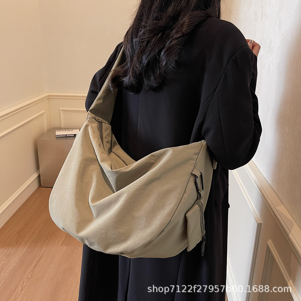 Cross-Border New Winter Fashion Pure Color Women's Shoulder Bag Large Capacity Canvas Crossbody Bag Commuter Dumpling Bag
