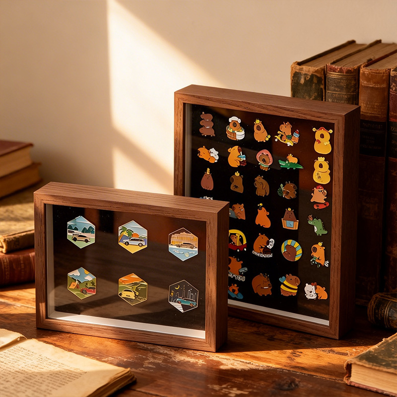 Metal badge display frame, transparent dustproof medal storage box, DIY badge brooch collection hollow photo frame Metal badge display frame, transparent dustproof medal storage box, DIY badge brooch collection hollow photo frame
