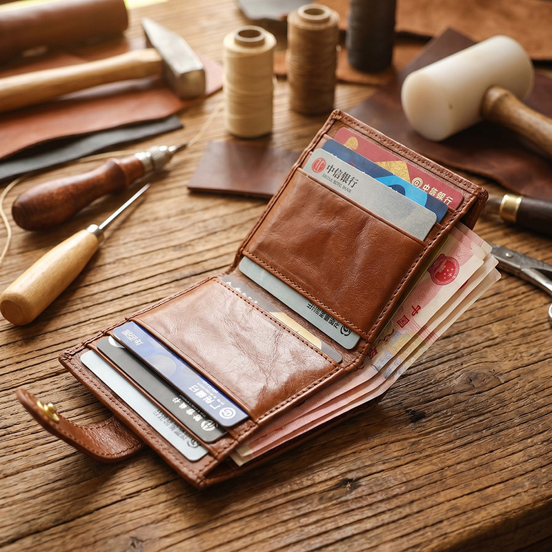 Vintage genuine leather mini card holder, portable, vegetable-tanned top-layer cowhide, large capacity, multiple card slots, ultra-thin short wallet for women