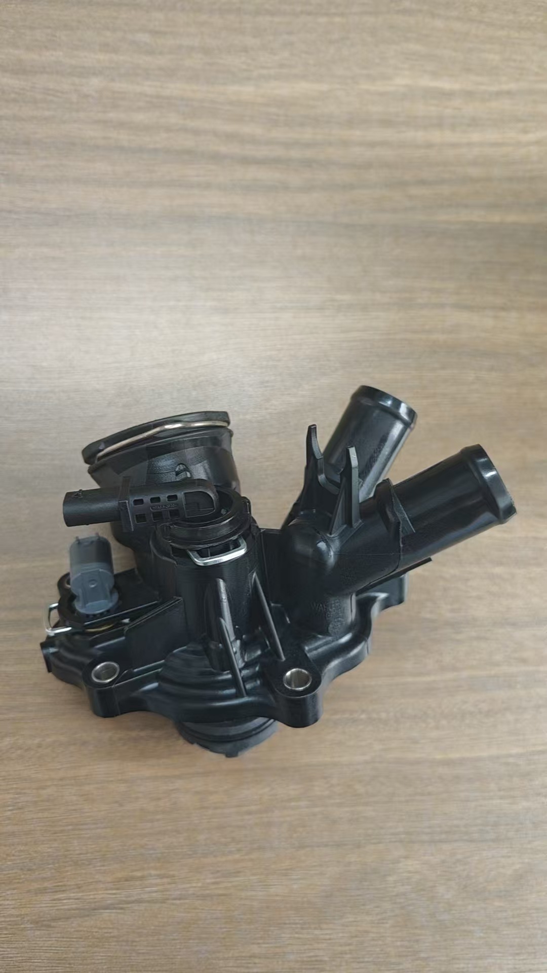2712000315 2712000215 Suitable for Mercedes-Benz C-Class and E-Class Thermostats
