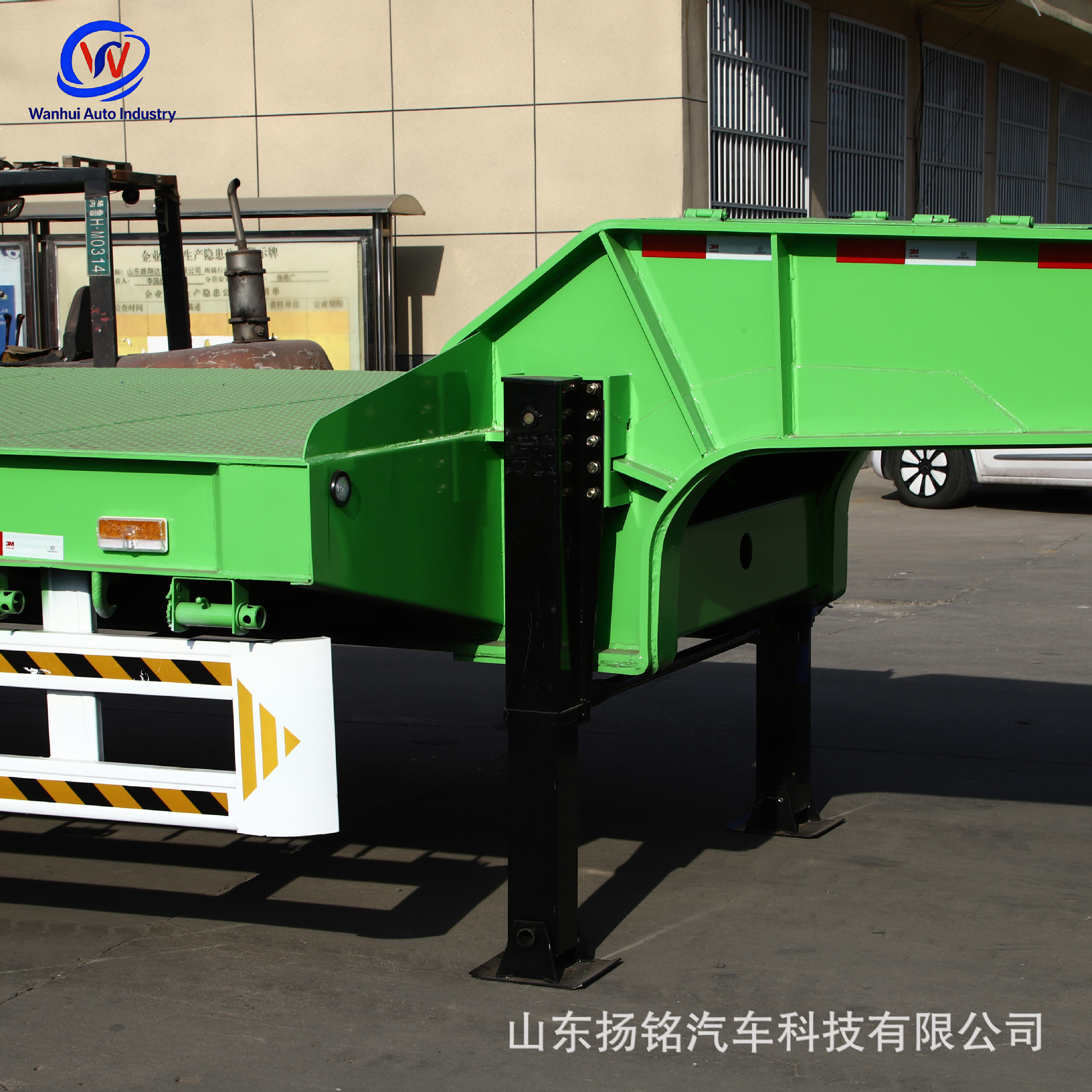 Heavy-Duty Engineering Equipment Transport Semi-Trailer with Reinforced Ladder, Suitable for Loaders, Excavators, Trailers, Etc., Supports Export