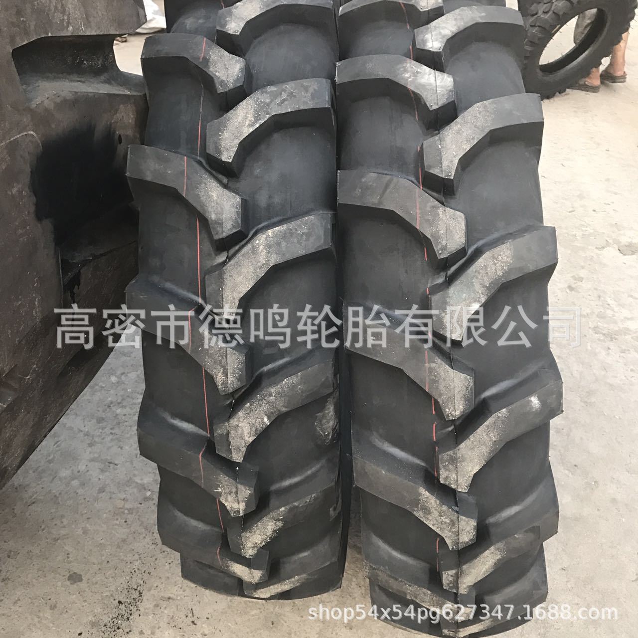 11,2/12,4/13,6 // 14,9/16,9/18,4-28 neumático en espiga