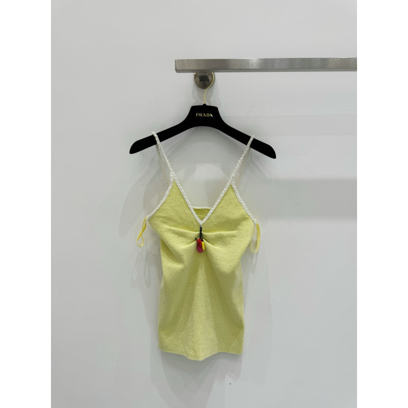Golden Sparkle Nanyou High-Quality V-Neck Contrast Color Butterfly and Fruit Decorated Lace Camisole Slim-Fit Top for Women Golden Sparkle Nanyou High-Quality V-Neck Contrast Color Butterfly and Fruit Decorated Lace Camisole Slim-Fit Top for Women