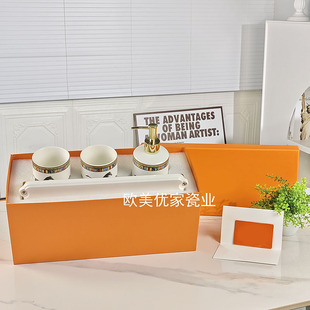 �Wʽ���A�R�D�lԡ���b���ڱ���Һƿ�бP��ˢ�ܽM�ϾƵ�����ļ���