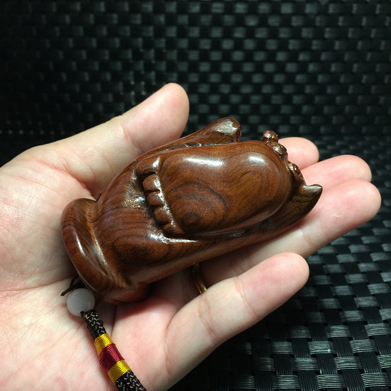 ラオスの黄花梨の木の彫刻のハンドルの木の工芸品の小さい置物の実木の彫刻は贈り物の小さい部品を遊びます。|undefined