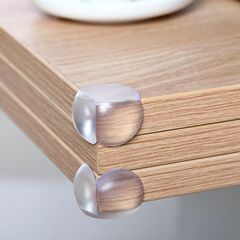 透明な衝突防止角を厚くしてテーブルの角を厚くします。