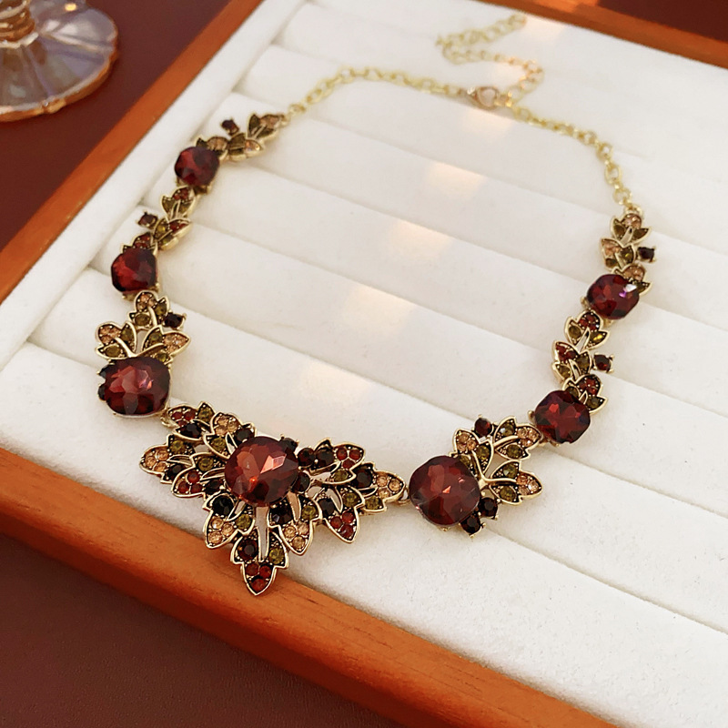 Collar de resina geométrica redonda medieval vintage lujo ligero nicho cerradura corte conjunto de joyería