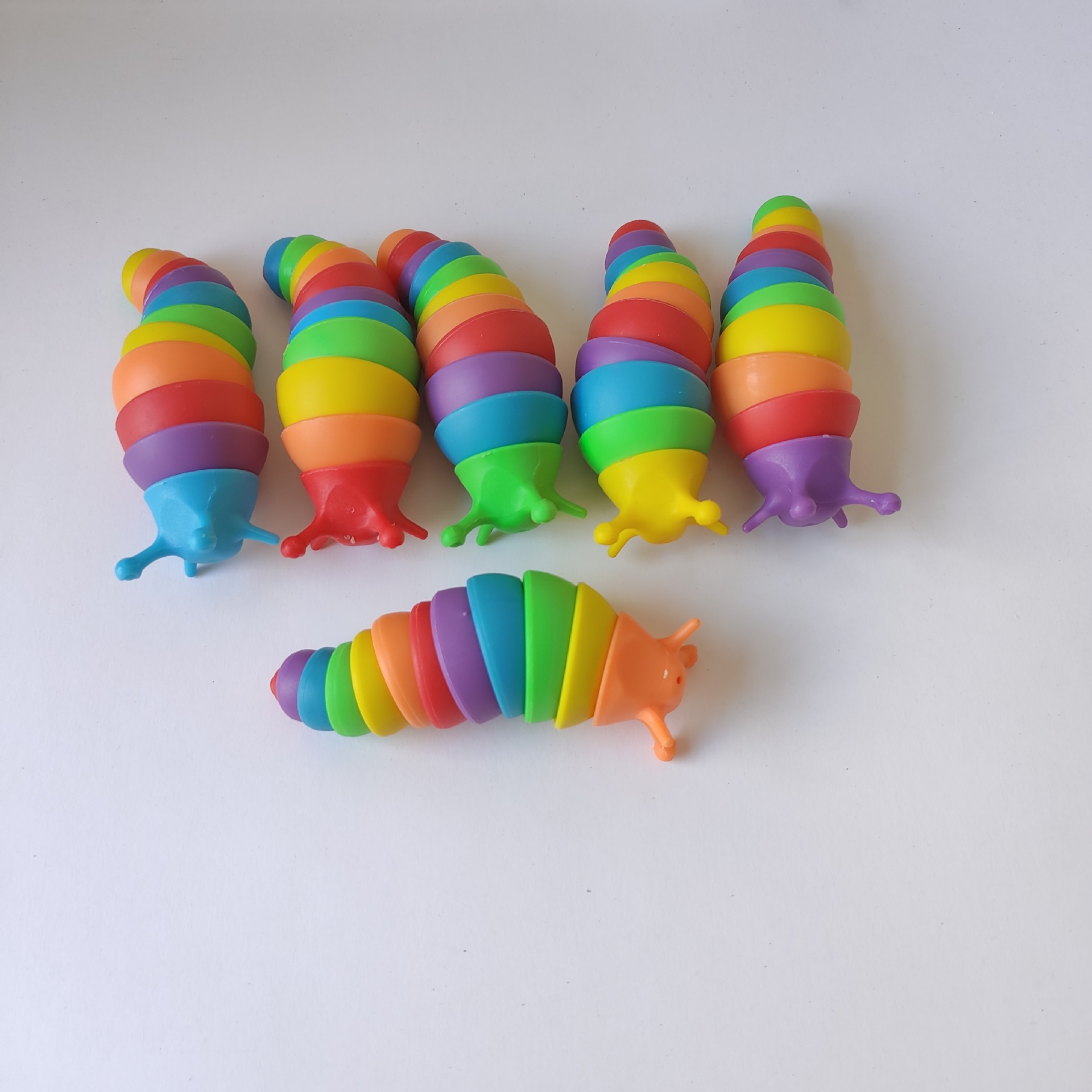 Explosiones transfronterizas simulación descomprimida arco iris sonriente nariz oruga peristáltica puzzles pequeños juguetes para niños animales mayoristas