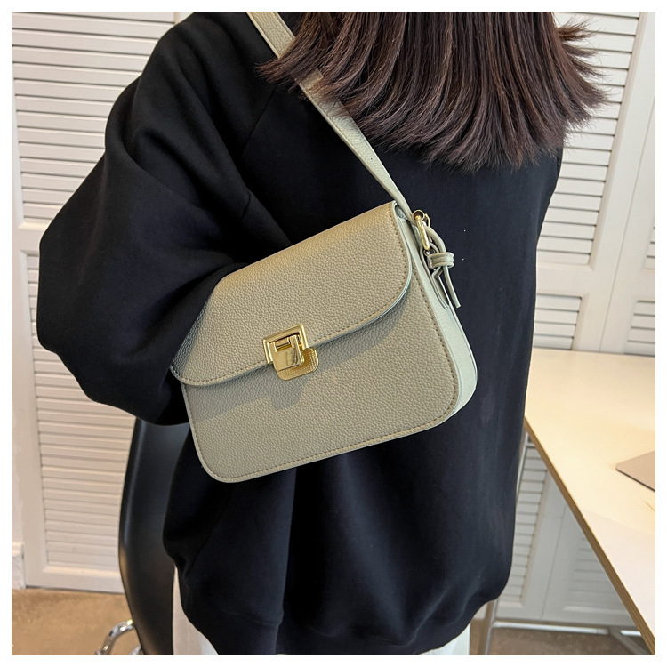 2022 New Fashion Solid Color Messenger Shoulder Square Bag display picture 4