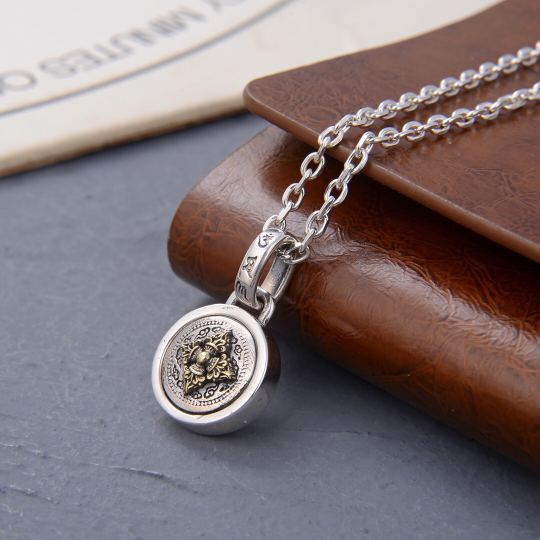 The reverse of the amulet showing the Lotus Mandala