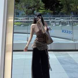 美式甜酷辣妹豹纹挂脖V领吊带背心女夏季2026新款外穿无袖t恤上衣