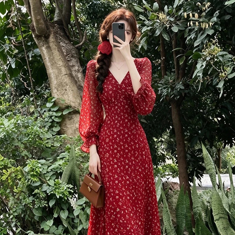 French-style, sweet and elegant tea dress with red floral print, 2026 spring/autumn new collection, resort-style, long dress for women