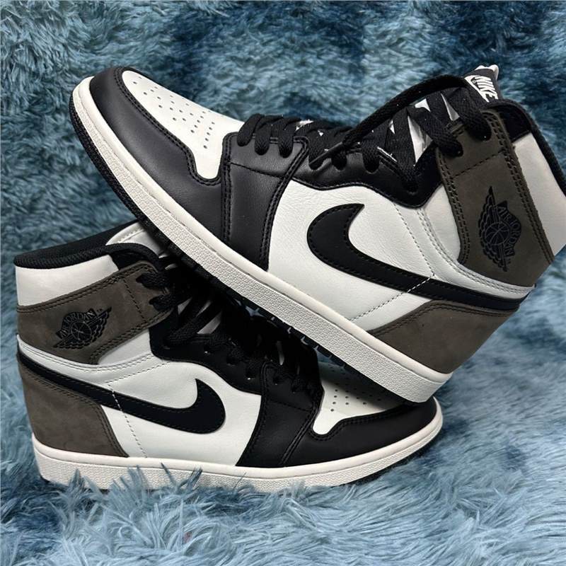 Original Aj1 High-Top Basketball Shoes with High Aesthetic Appeal for Men and Women, Black Mocha, Odor-Resistant, Trendy Retro Sports Shoes for Commuting