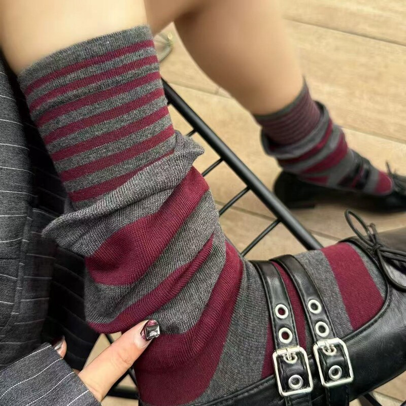 The More I Look at It, the More I Like It~ the Fake Two-Piece Design ← Burgundy with Stripes Layered with Piles of Socks Is so Trendy