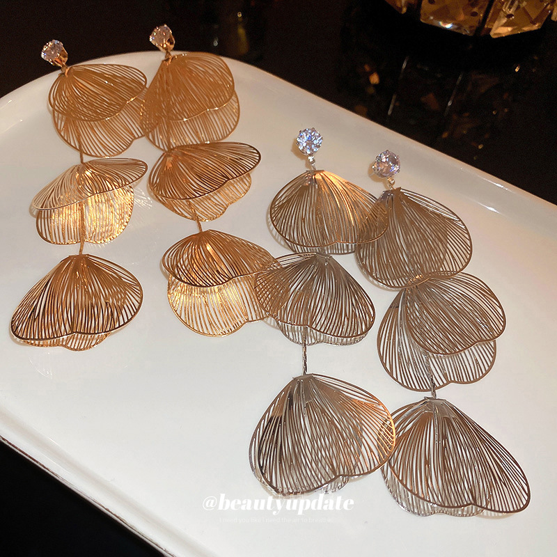 Super hada elegante pendientes europeos y americanos exagerados pendientes elegantes al por mayor Aguja de plata diamante incrustado hueco flor borla pendientes