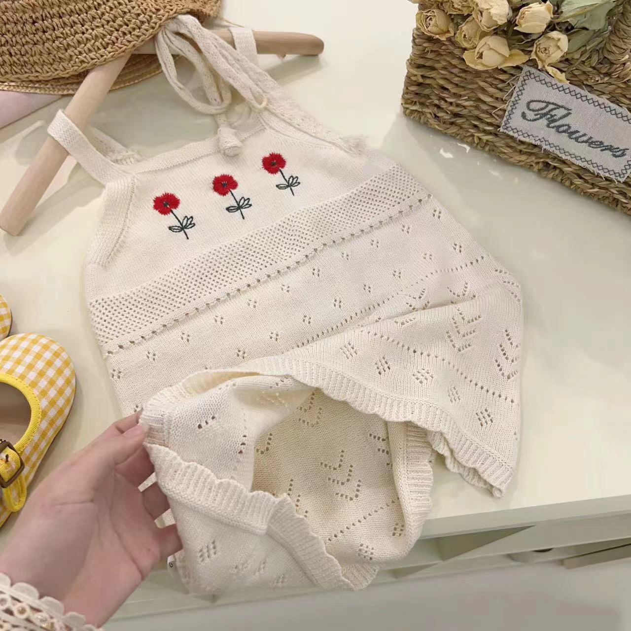 Ropa para niños coreanos 2025 verano nuevo estilo niña estilo occidental falda de tirantes de flores de punto temperamento Mori vestido de alta gama