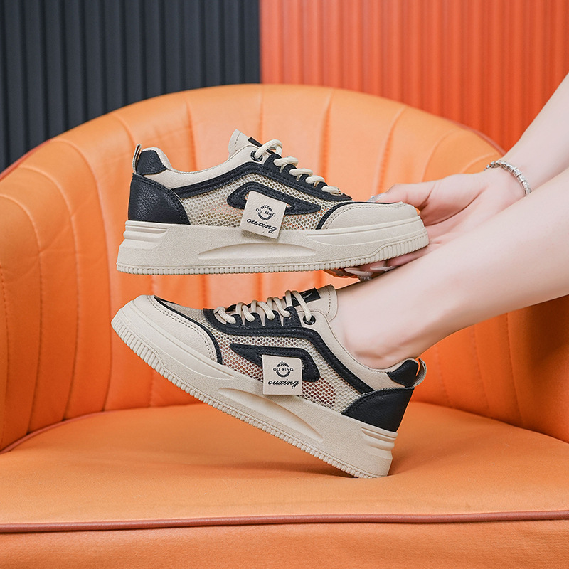 Zapatos blancos transpirables de malla para mujeres 2025, nuevos zapatos deportivos casuales de verano de moda nacional, zapatos de altura de suela gruesa