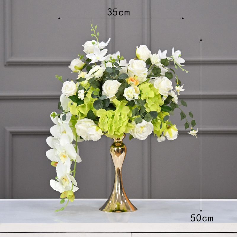 흰색 녹색 트럼펫 황금 꽃 그릇